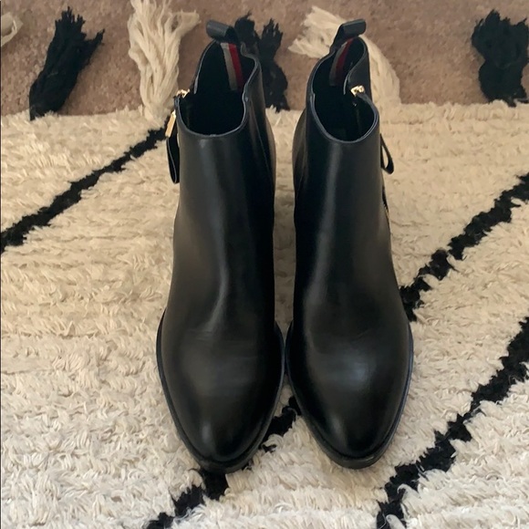 Tommy Hilfiger Shoes - Black booties